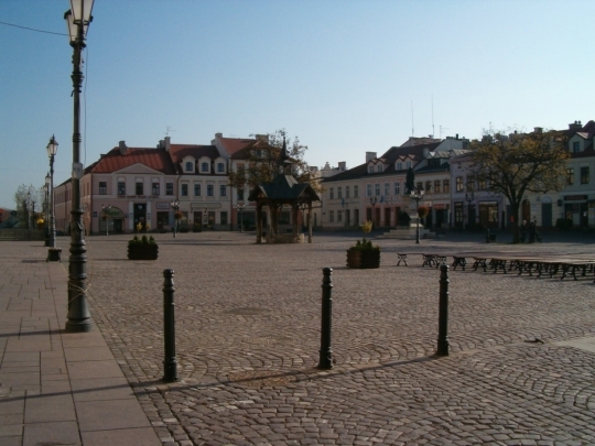 Rynek w listopadzie - Rzeszów, Architektura