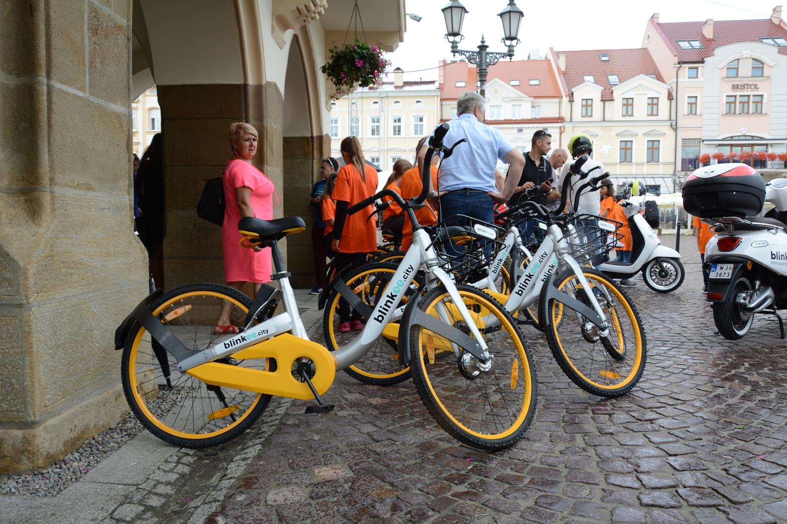 Prezentacja nowych rowerów i skuterów miejskich